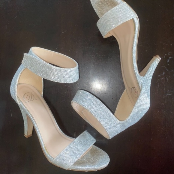 Heals - Picture 2 of 3